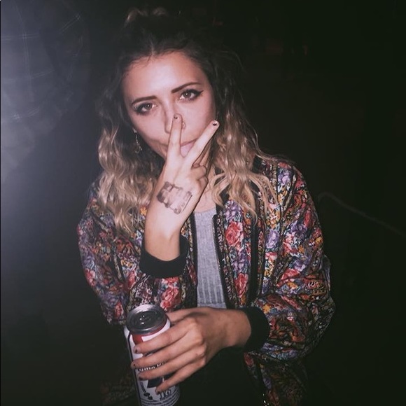 MEET YOUR POSHER!! - Picture 5 of 5